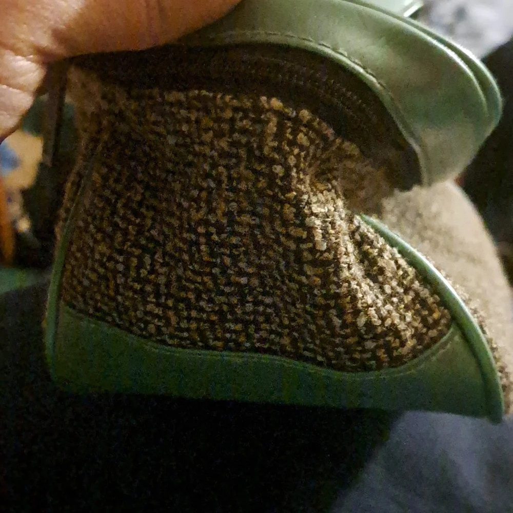 Estee Lauder Chic Tweed Cosmetics bag with Green Trim